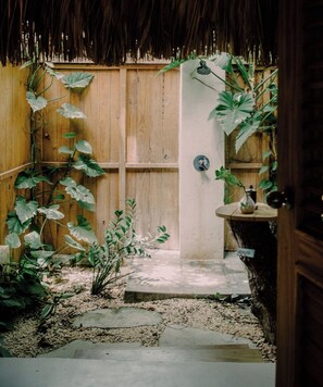 Property grounds - ¨El Refugio¨3 bedroom bungalow with pool & A/C near Macao beach (Punta Cana)