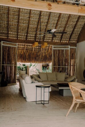 Smart TV, stereo - ¨El Refugio¨3 bedroom bungalow with pool & A/C near Macao beach (Punta Cana)