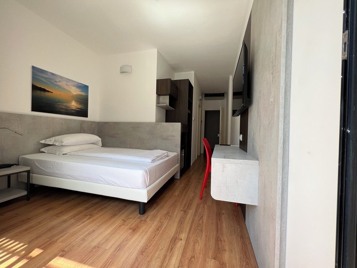 Habitación individual estándar, balcón, vista a la montaña | Caja de seguridad en la habitación, cortinas blackout y wifi gratis 