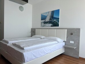 خزنة داخل الغرفة وستائر تعتيم وواي فاي مجانًا