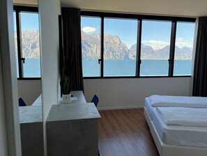 خزنة داخل الغرفة وستائر تعتيم وواي فاي مجانًا