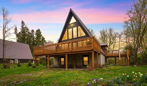 Exterior - Iconic A-Frame | Hot Tub | Fire Pit | Walk to Lake | Near Ski Resorts (Blakeslee)