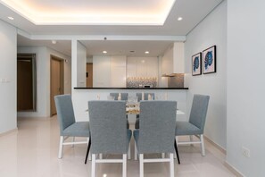 Dining - 2-Bed Luxury Apartment in Paramount Midtown (Dubai)