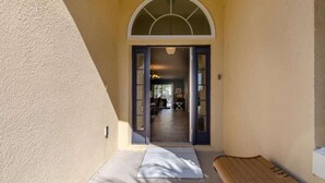Unclassified image, 3 of 26, button - Accessible Retreat Solterra Resort Sleeps 11 Pool Jacuzzi Family Friendly (Davenport)