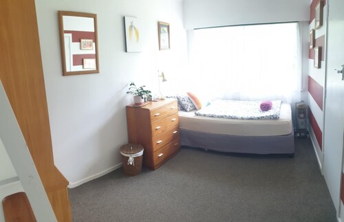Room-1 BDR With Trundle bed - Gateway to