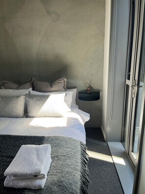 Iron/ironing board, WiFi, bed sheets - Central City Studio (Wellington)