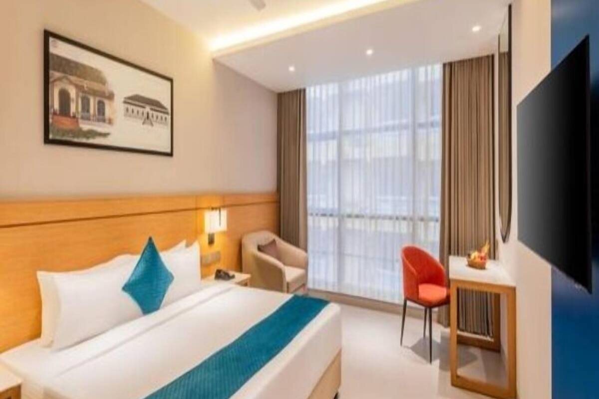 Deluxe-huone | Tallelokero huoneessa, työpöytä, ilmainen Wi-Fi