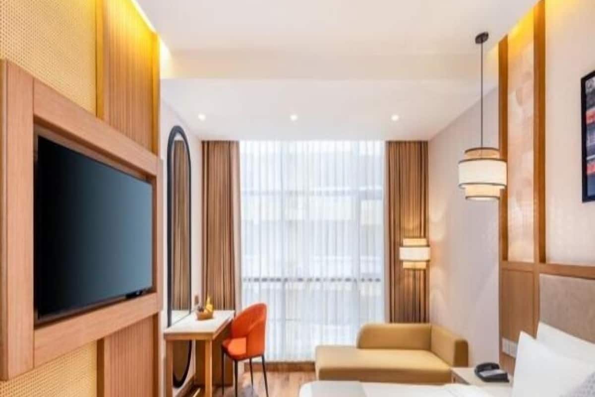 Premium-huone | Tallelokero huoneessa, työpöytä, ilmainen Wi-Fi