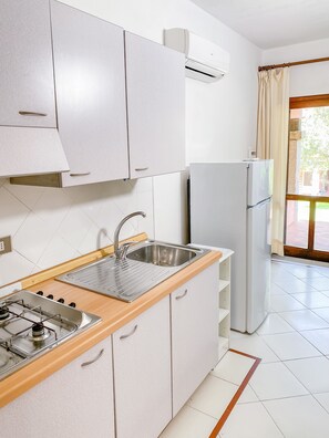 Classic Apartment | Bathroom | Shower, rainfall showerhead, bidet, toilet paper - Residence in San Teodoro just 850 mt from the sea (San Teodoro)