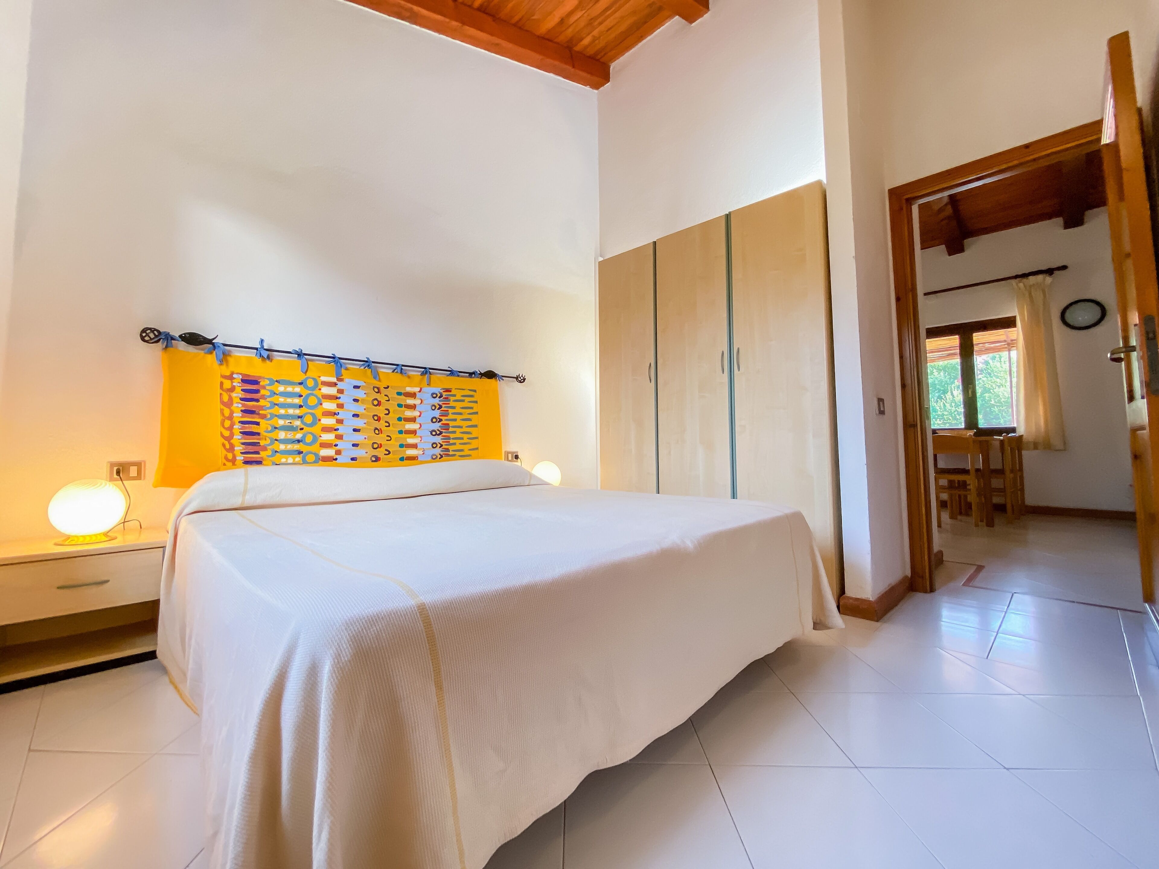 Family Apartment | Cribs/infant beds, bed sheets