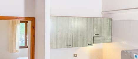 Appartement familial | Cuisine privée | Réfrigérateur grande capacité avec congélateur, vaisselle et ustensiles