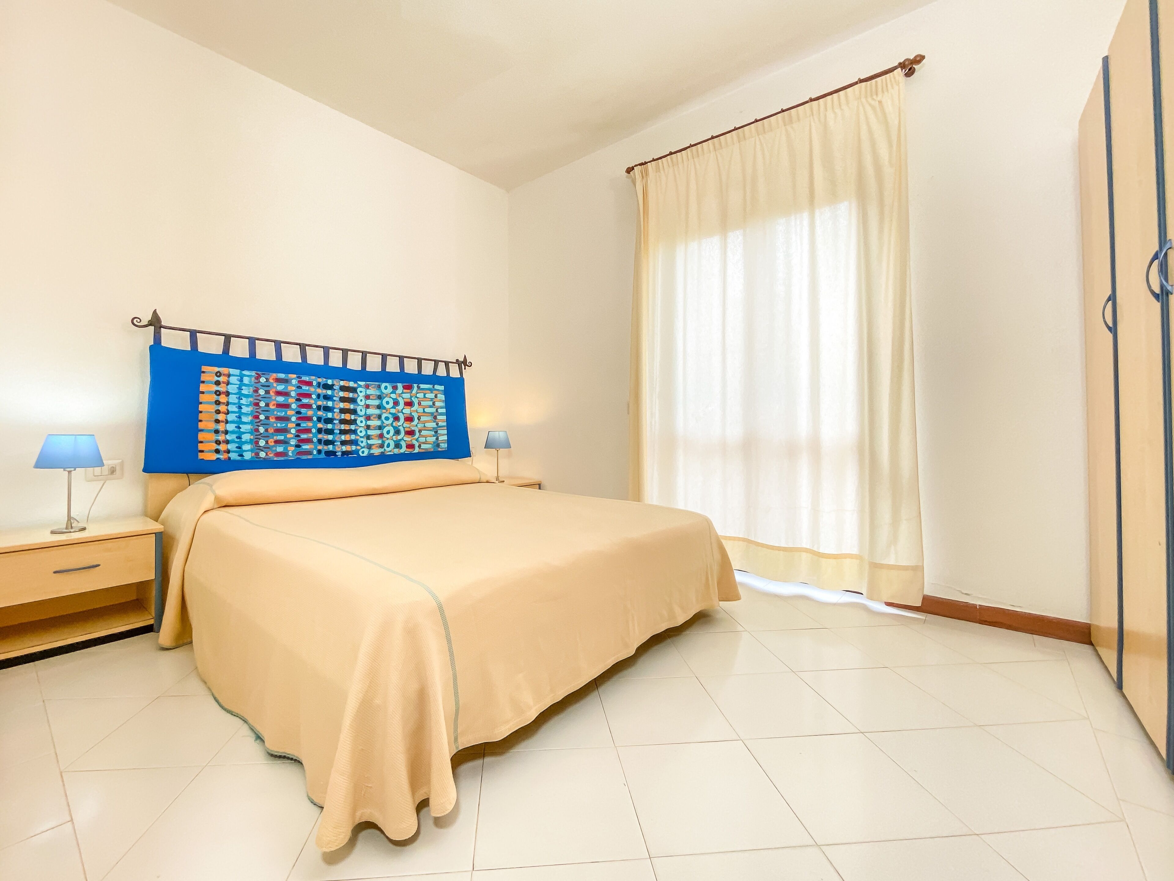 Classic Apartment | Cribs/infant beds, bed sheets