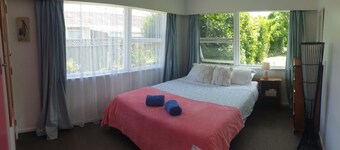 Room-double Bedroom With Queen Size bed