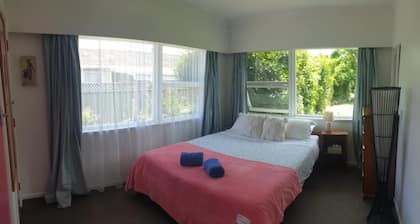 Room-double Bedroom With Queen Size bed