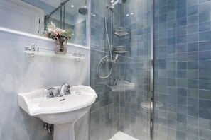 Shower, hair dryer, bidet - Dimora dell' Arcangelo - La Residenza (Lucca)