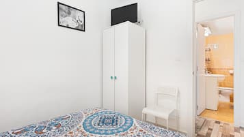 BĂŒgeleisen/BĂŒgelbrett, WLAN, BettwĂ€sche