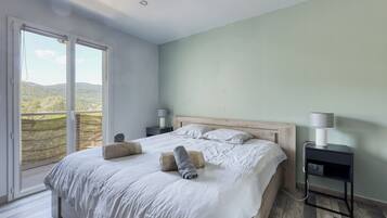 4 chambres, coffres-forts dans les chambres, bureau