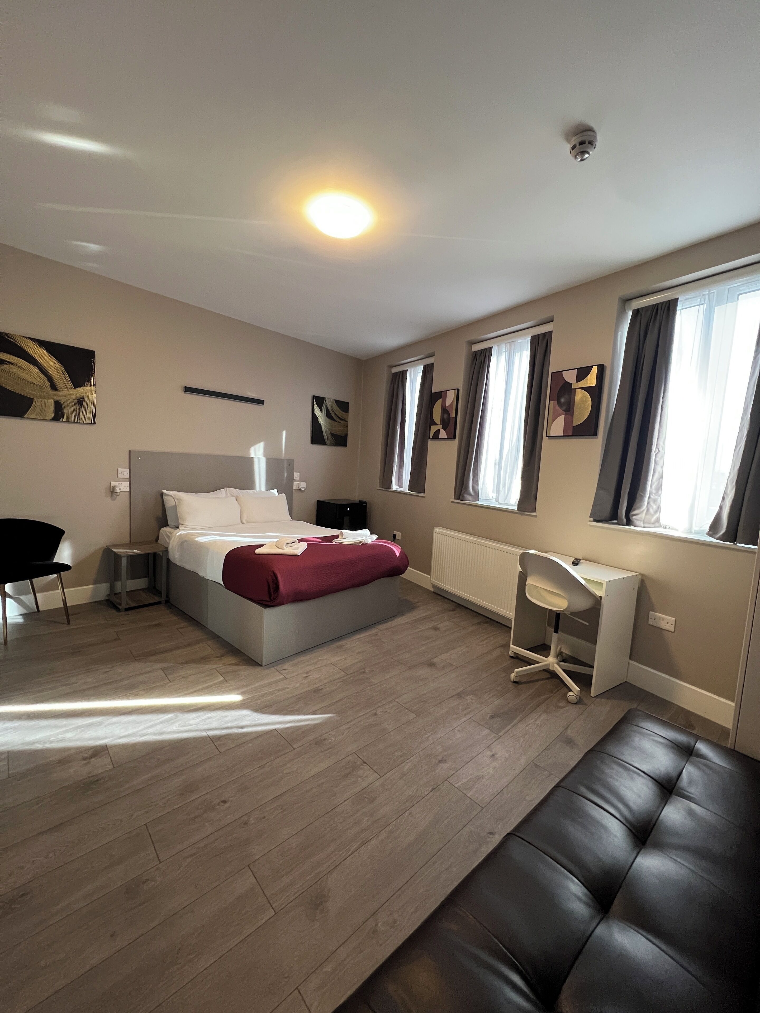 613 | Blackout curtains, soundproofing, iron/ironing board, bed sheets