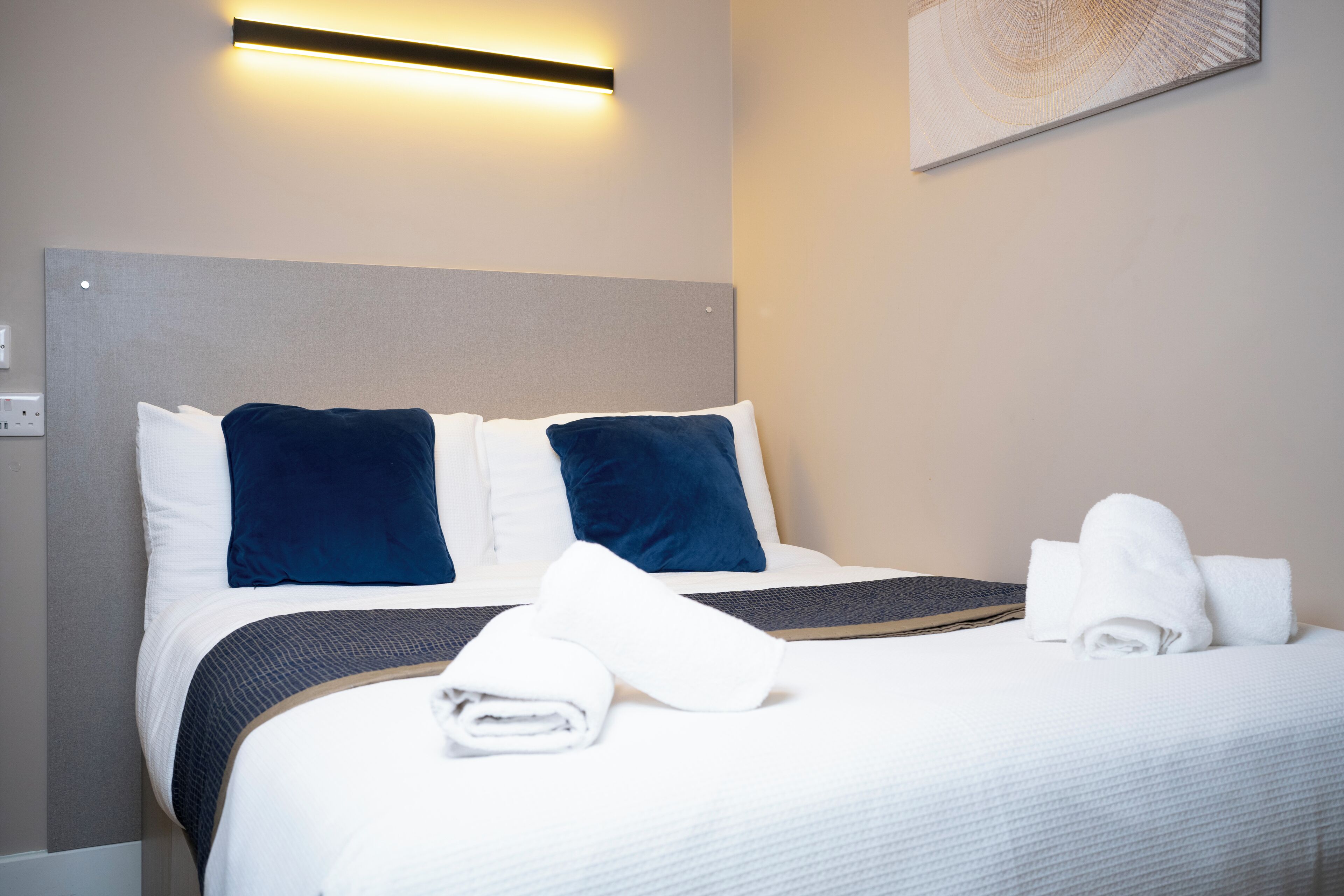 Quarto casal luxo | Cortinas blackout, quartos à prova de som, ferros/tábuas de passar roupa