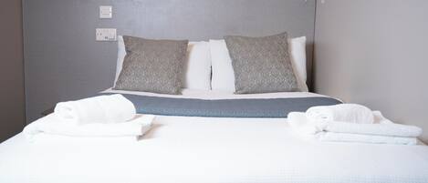 612 | Verdunkelungsvorhänge, schallisolierte Zimmer, Bügeleisen/Bügelbrett