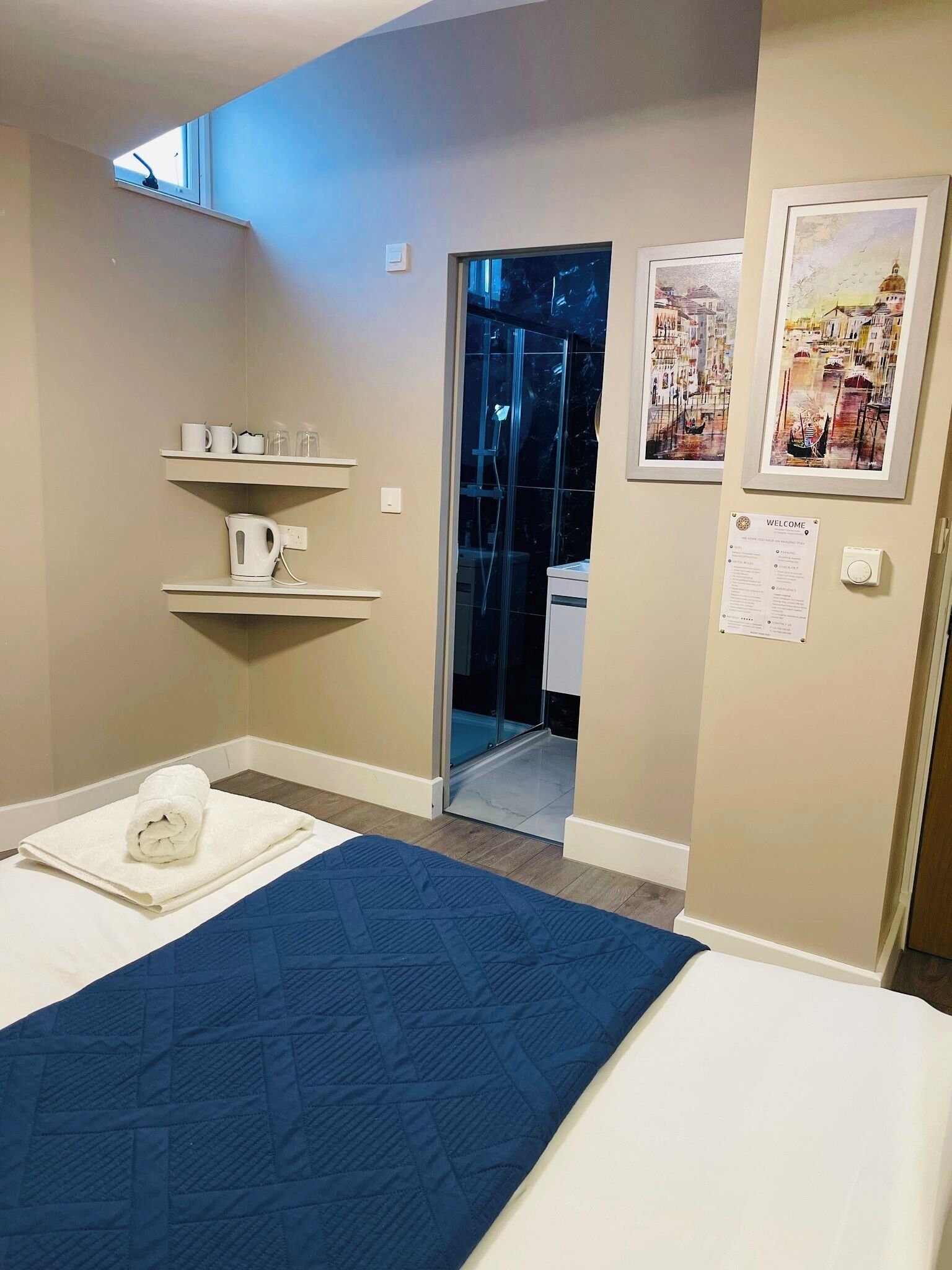 华丽双人房 | 遮光窗帘、隔音、熨斗/熨板、床单