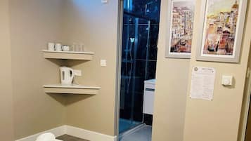 Quarto casal luxo | Cortinas blackout, quartos à prova de som, ferros/tábuas de passar roupa