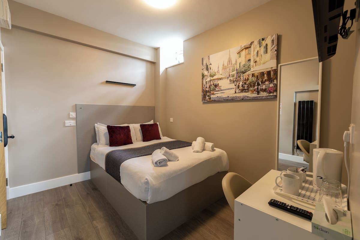 Quarto casal luxo | Cortinas blackout, quartos à prova de som, ferros/tábuas de passar roupa