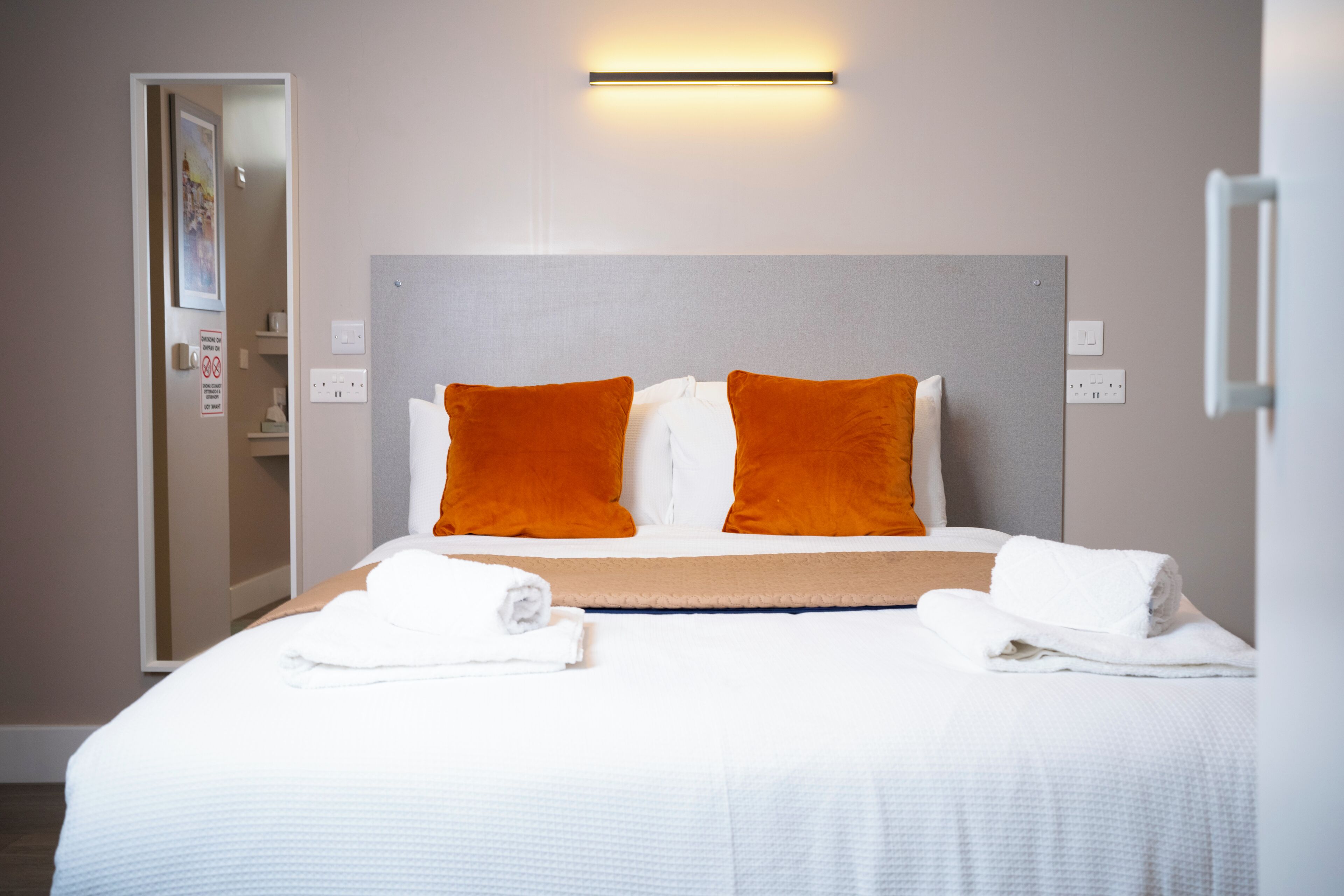 Quarto família | Cortinas blackout, quartos à prova de som, ferros/tábuas de passar roupa