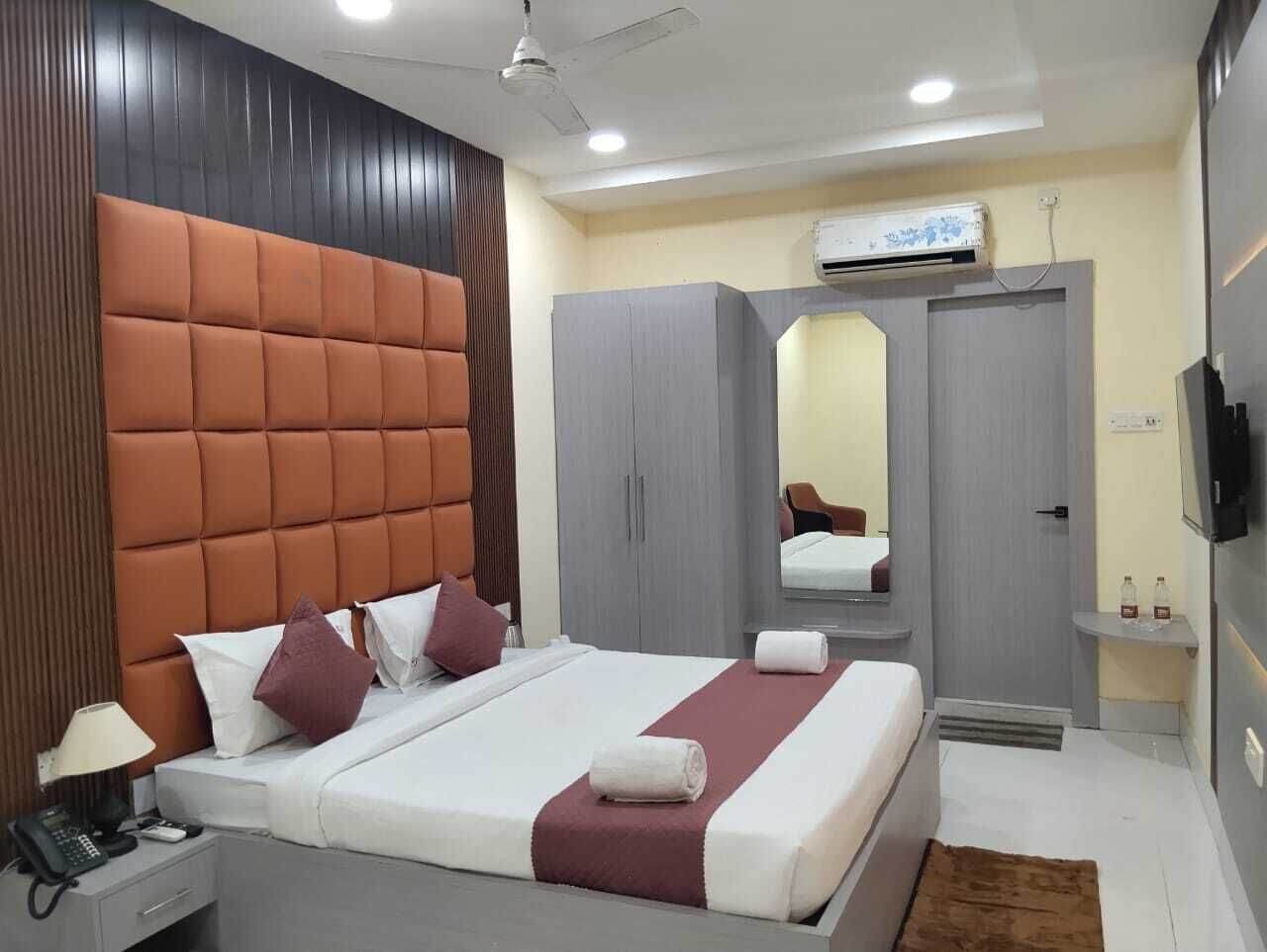 Doppia Superior | Una cassaforte in camera, una scrivania, postazione laptop