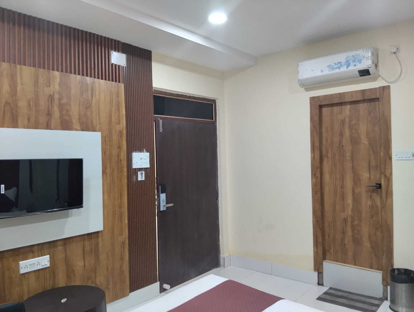 Kamar Double Deluks | Brankas, meja kerja, ruang kerja ramah laptop, dan kedap suara