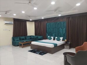 Family Room | In-room safe, desk, laptop workspace, soundproofing - The Pride Gitbitan (Asansol)