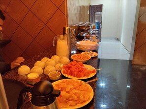 Colazione continentale, servita tutte le mattine (250 INR a persona) 