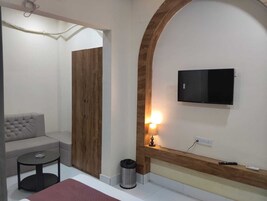 Caja de seguridad en la habitación y escritorio 