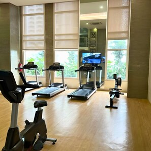 Fitness facility - Charming, Comfy and Stylish Condo Stay! (Makati City)