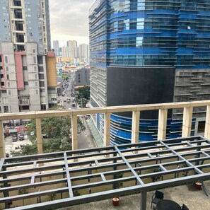 Property grounds - Charming, Comfy and Stylish Condo Stay! (Makati City)