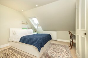 Appartement, vue sur la ville | Bureau, espace de travail pour ordinateurs portables