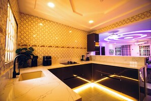 冰箱、微波炉、炉灶、茶具/咖啡用具