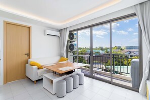 Dining - 2BR Close to Beach  Pool Views C256 (Kathu)