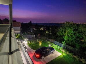 المنطقة المحيطة بالمنشأة