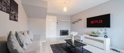 Télévision, cheminée