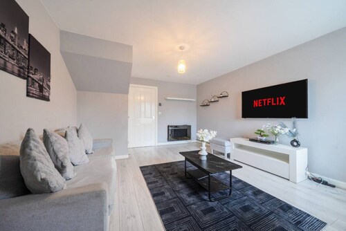 Four-bedroom home with garden, workspace and easy city access