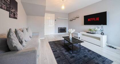 Four-bedroom home with garden, workspace and easy city access