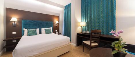 Kamar Klasik | Brankas, tirai kedap cahaya, setrika/meja setrika, dan Wi-Fi gratis