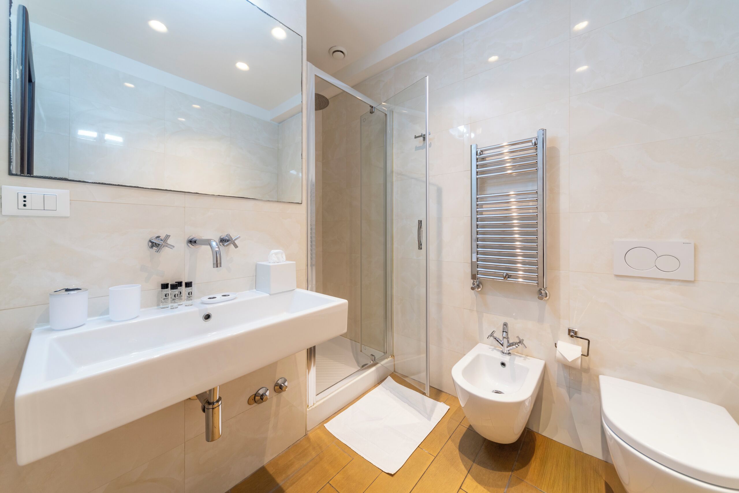 Kamar Keluarga | Kamar mandi | Sandal