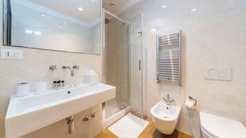 Kamar Keluarga | Kamar mandi | Sandal