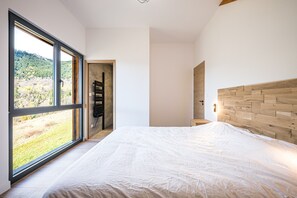 Room - Modern Chalet for 8/10 Guests with Panoramic Valley View (Saint François Longchamp)