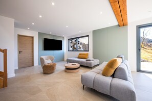 TV - Modern Chalet for 8/10 Guests with Panoramic Valley View (Saint François Longchamp)