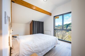 WiFi, bed sheets - Modern Chalet for 8/10 Guests with Panoramic Valley View (Saint François Longchamp)