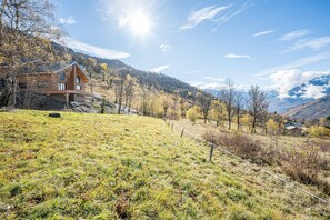 Exterior - Modern Chalet for 8/10 Guests with Panoramic Valley View (Saint François Longchamp)