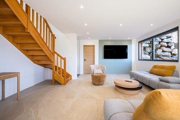 TV - Modern Chalet for 8/10 Guests with Panoramic Valley View (Saint François Longchamp)